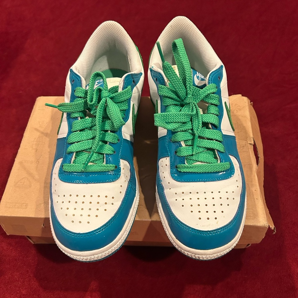 Nike Teal and White Sneakers with Green Laces